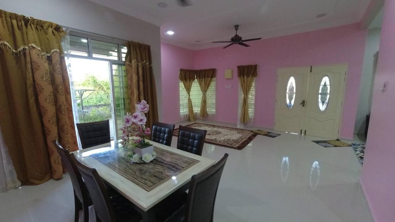 Auni Homestay 쿠알라트렝가누 외부 사진