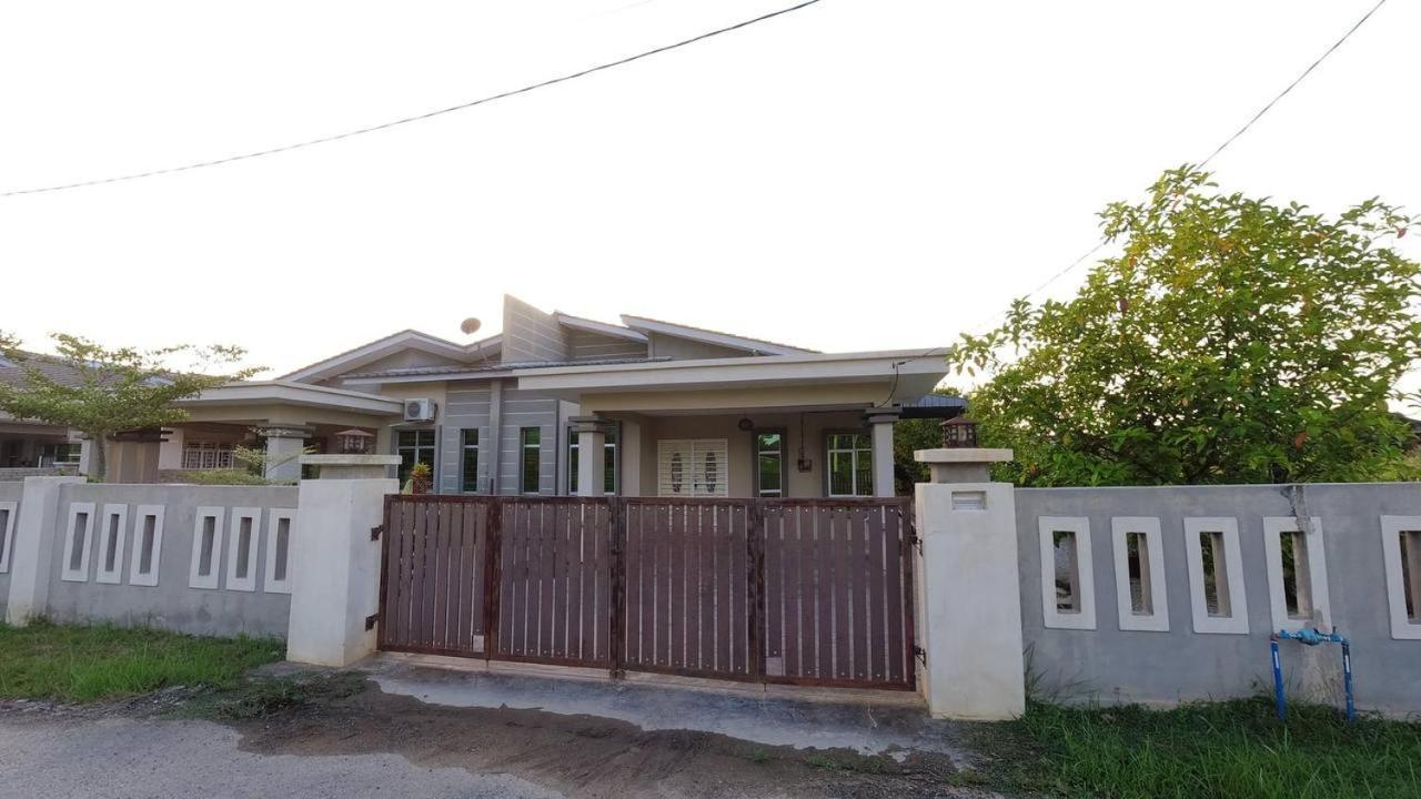 Auni Homestay 쿠알라트렝가누 외부 사진
